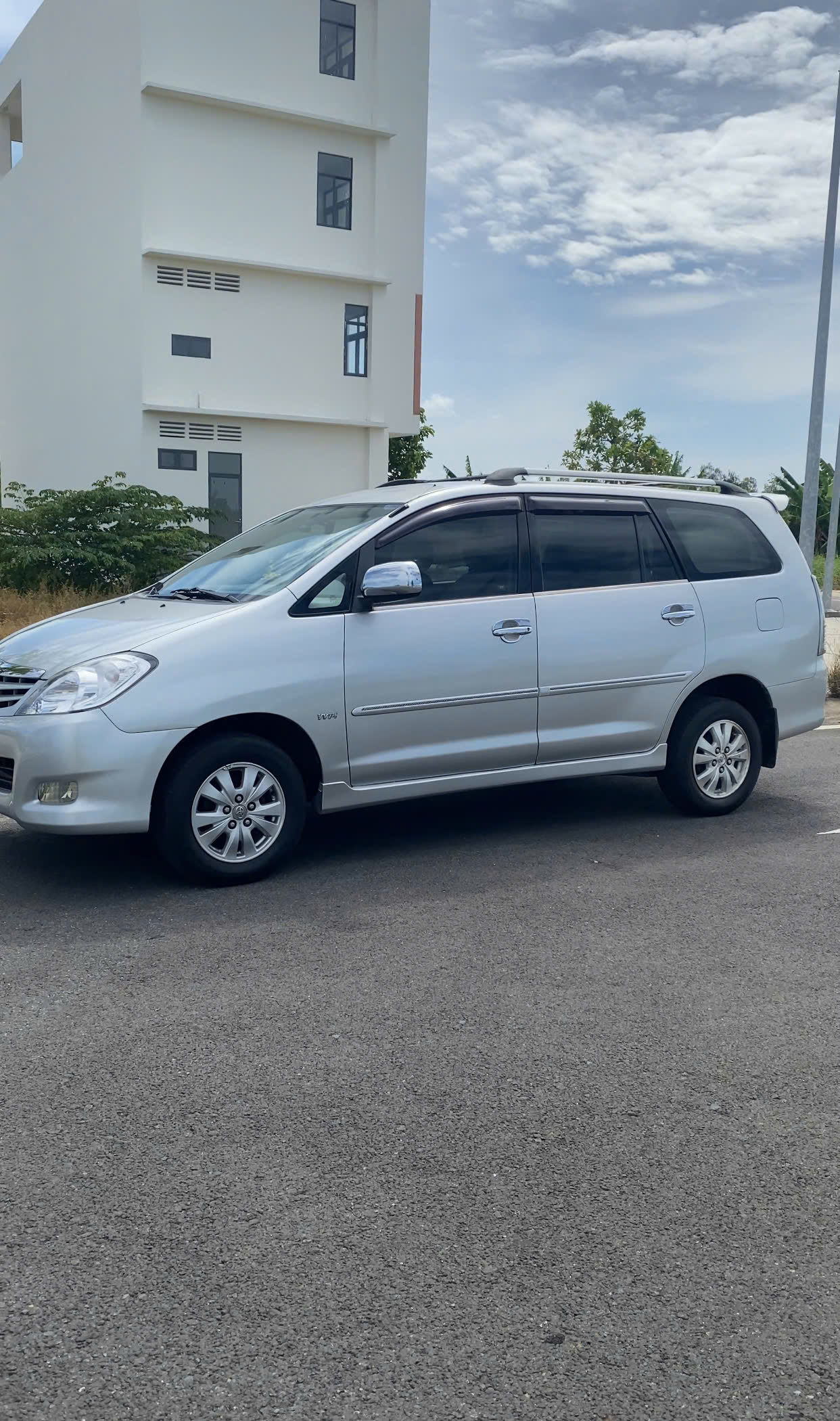 Toyota innova 2009 số sàn màu bạc